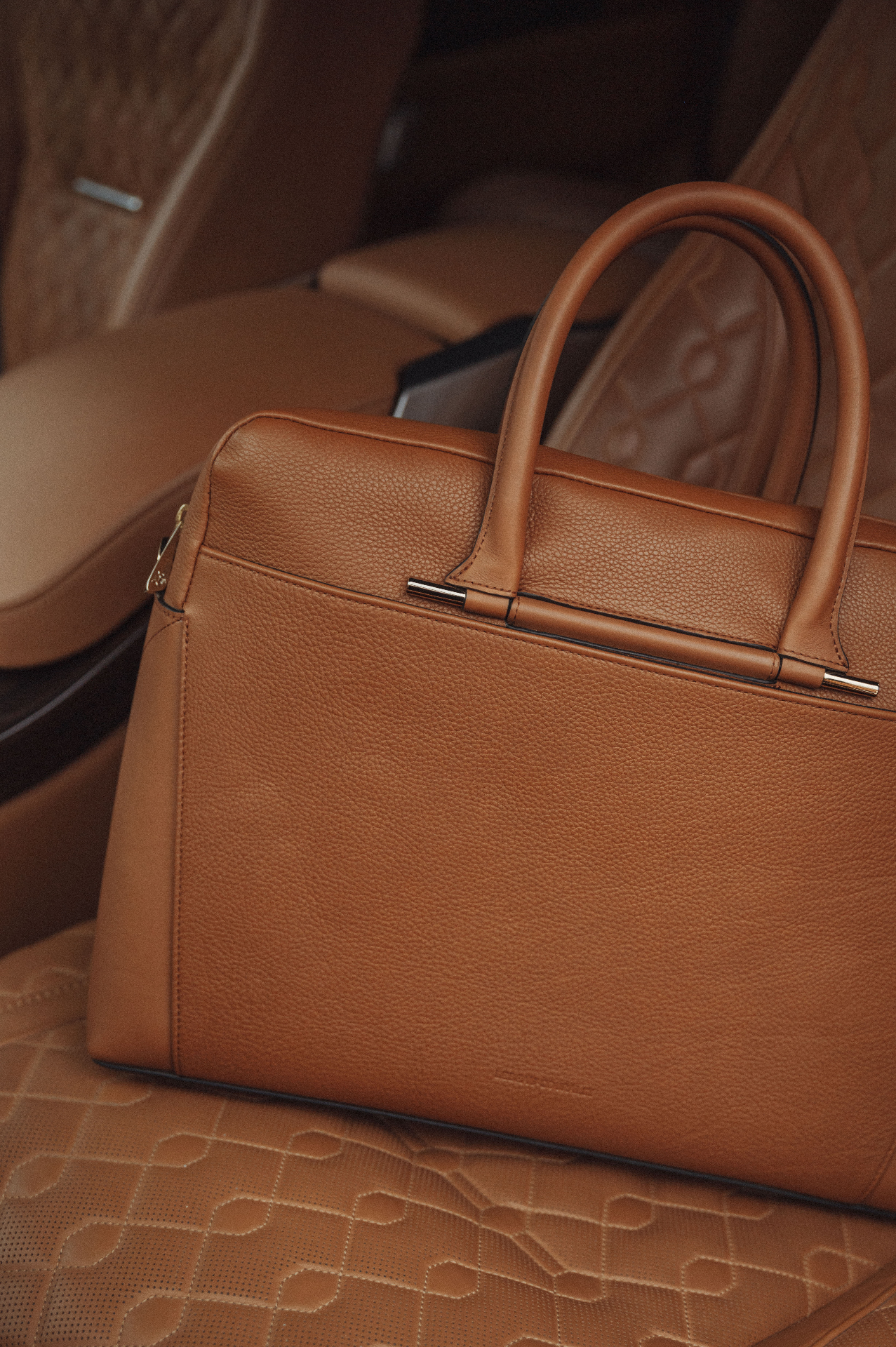Lebeau Courally Briefcase Sologne — geslepen leder detail
