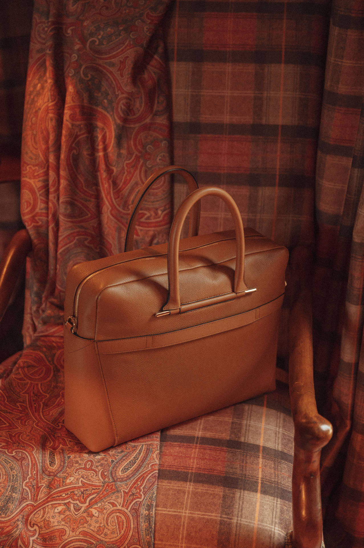 Lebeau Courally Briefcase Sologne — houten interieur, boutique Knokke