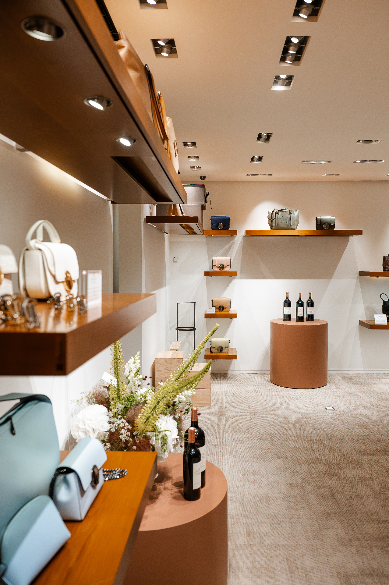 Lebeau Courally — handtassen en wijnen in de boutique Knokke, Kustlaan 207